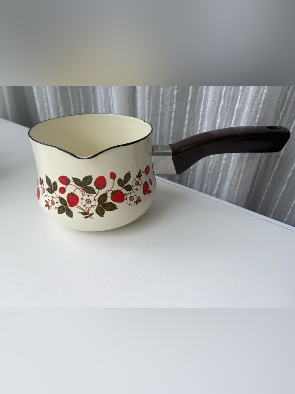 Vtg Sheffield Strawberries n Cream Enamel Saucepan Pour Spout Pot Cottagecore